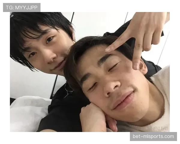 武大靖凌晨四点啃鸡胸肉的样子，真不像拿过世界冠军的人